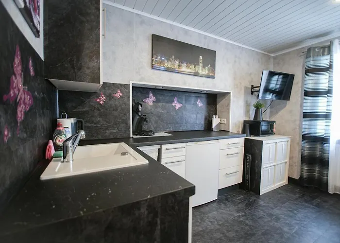 Viktera Modernes Mitten In Der Stadt Und Doch Sehr Ruhig Zu Therme 2 Minuten 公寓 *