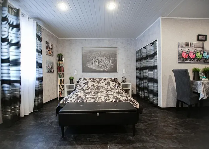 Viktera Modernes Mitten In Der Stadt Und Doch Sehr Ruhig Zu Therme 2 Minuten Apartmán *